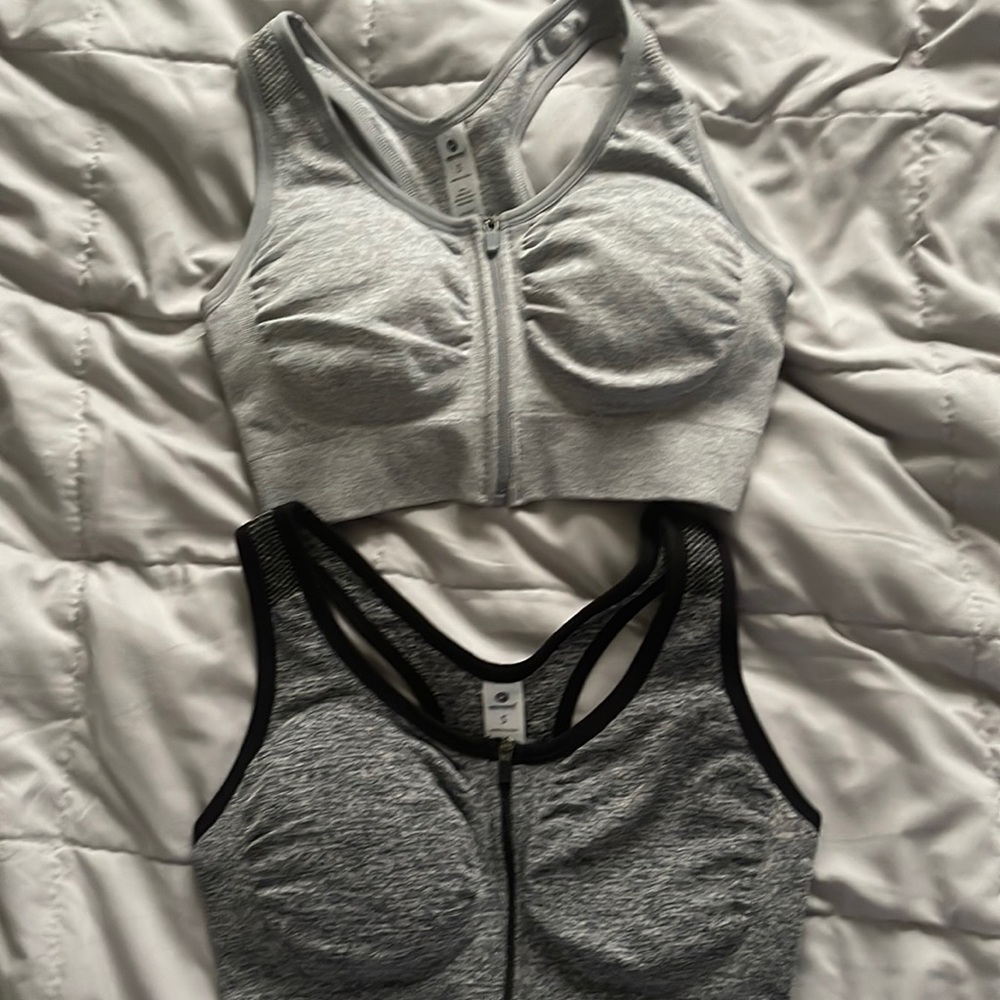 Never worn size small. - Picture 1 of 1